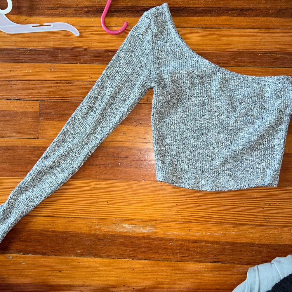 One shoulder crop top